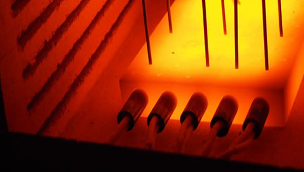 陶瓷发热管密封，使用无机高温胶效果更好