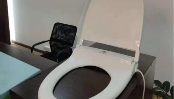 汇聚力626T硅胶粘合剂在马桶水箱盖中的应用