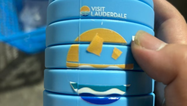 硅胶杯套UV打印油墨一刮就解决方案